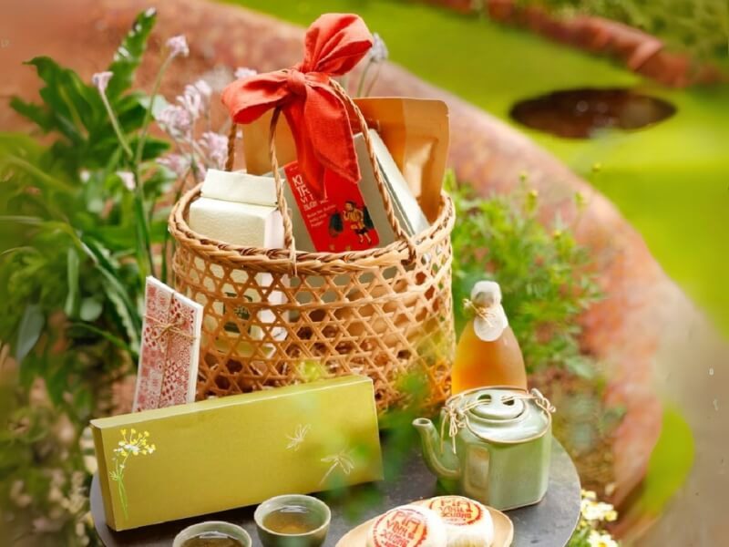 Giỏ quà Tết bánh và trà 200k
