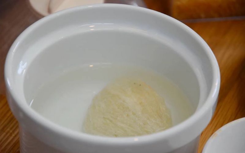 ngâm tai yến trước khi chưng