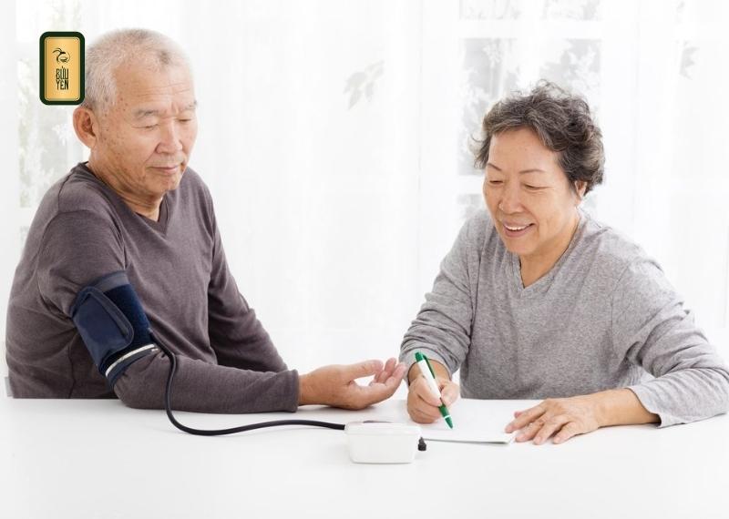 Tặng thiết bị chăm sóc sức khỏe cho bố mẹ