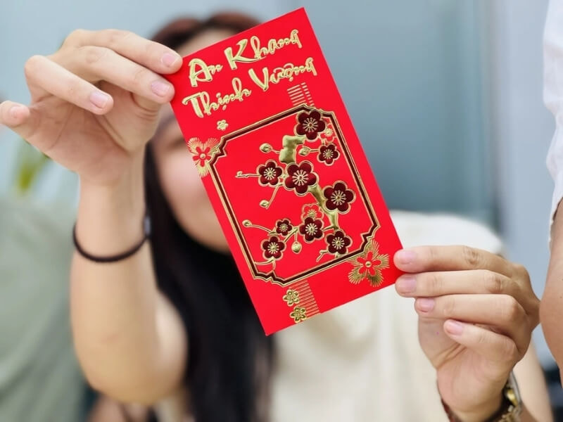 Lì xì Tết cho nhân viên