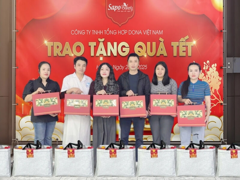 tặng quà Tết cho nhân viên