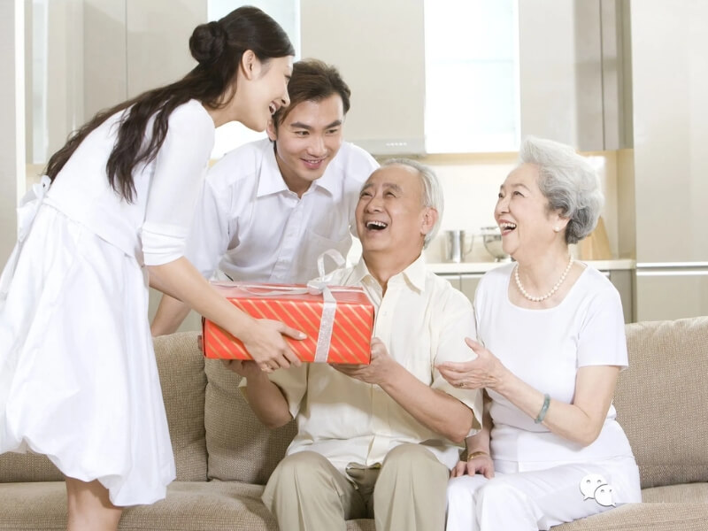 quà biếu tết cho người lớn tuổi