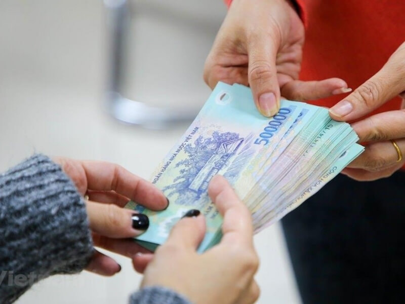 Thưởng Tết tiền mặt cho nhân viên