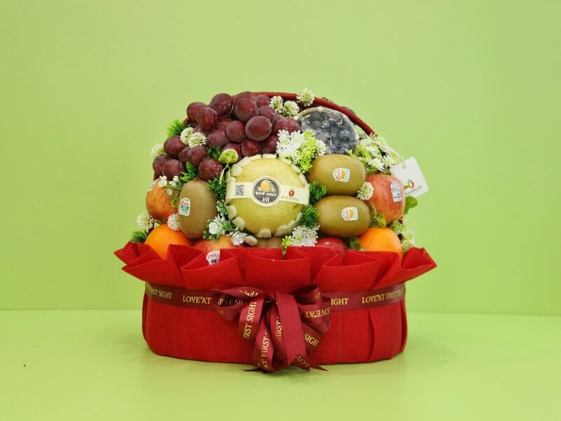 Giỏ hoa quả Tết cho bạn gái