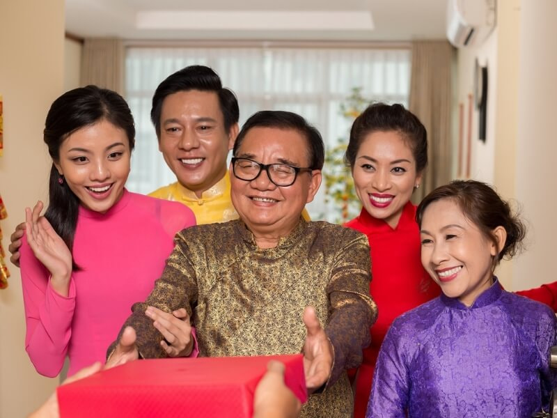tặng quà Tết cho sui gia