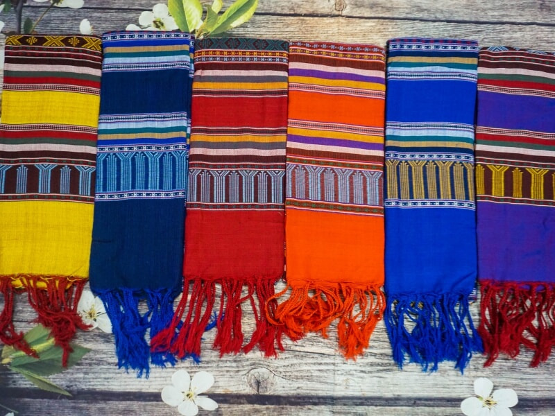 Khăn thổ cẩm Tây Bắc 