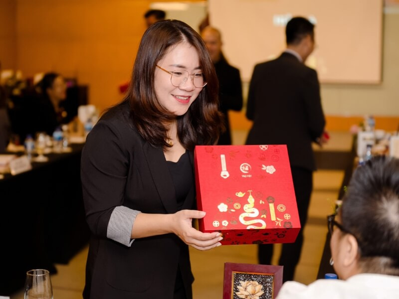 doanh nghiệp tặng quà tết cho đối tác