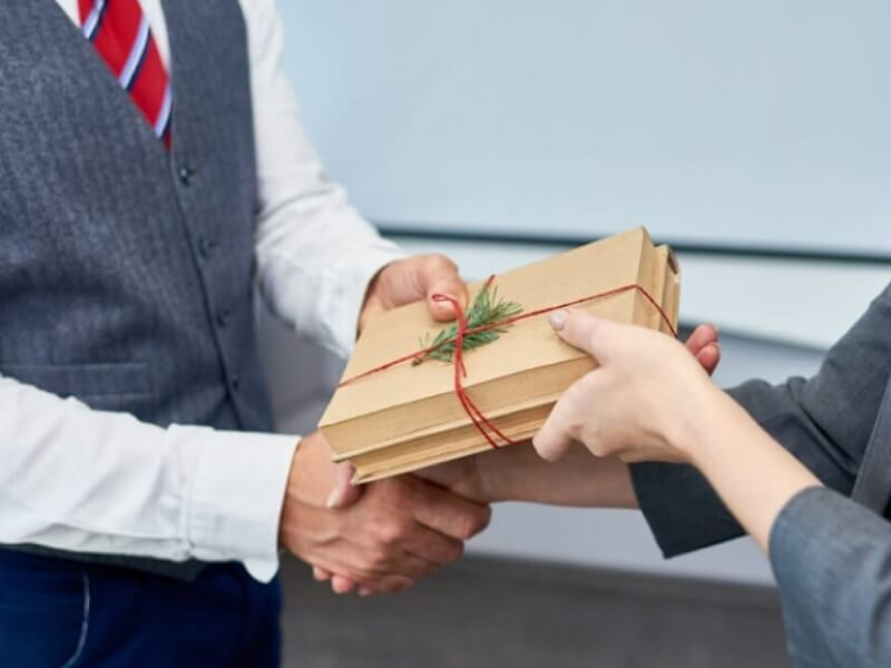 tặng quà Tết cho đồng nghiệp