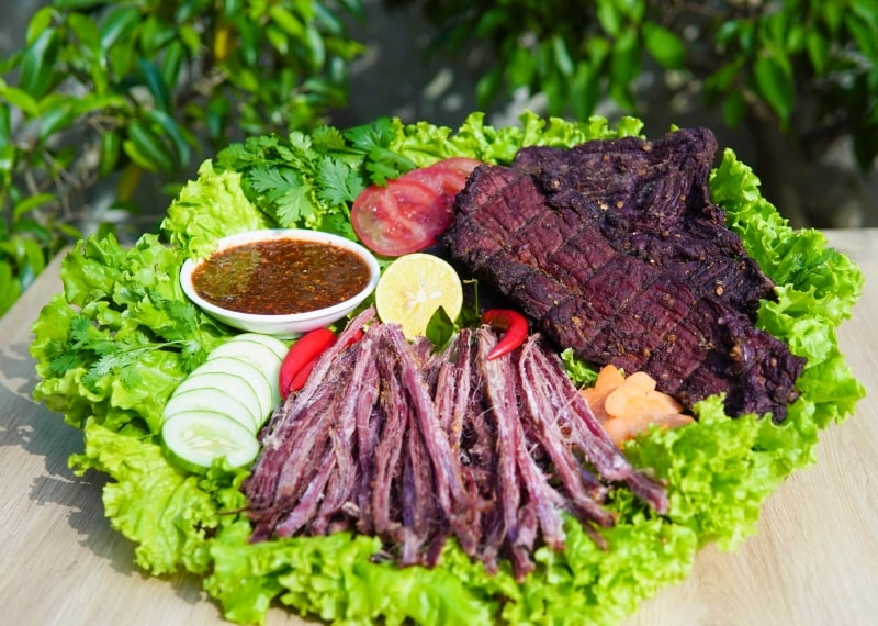Thịt trâu gác bếp