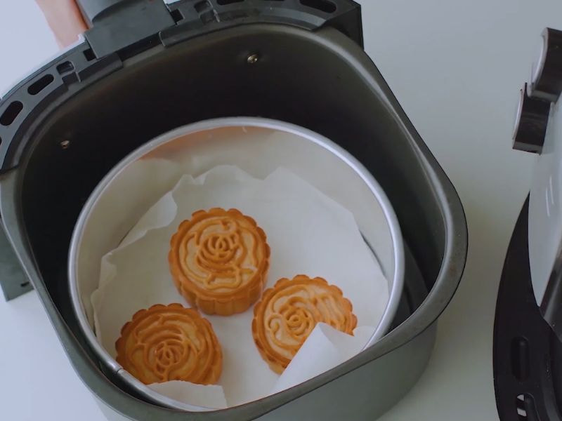 Mẹo làm bánh trung thu ngon với nồi chiên không dầu